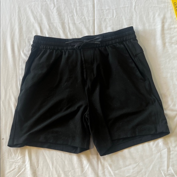 Lululemon Men’s Short size medium - Picture 1 of 6